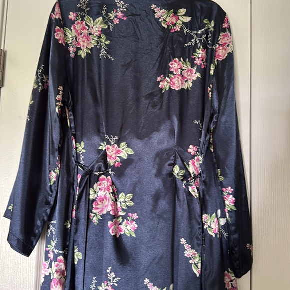 🌸 Jones New York Floral Satin Robe 🌸 - Picture 5 of 9